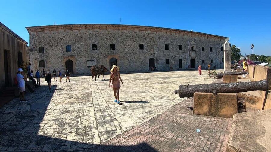 Santo Domingo Tour with caves from Punta Cana - National Palace of the Dominican Republic: Politics and Place