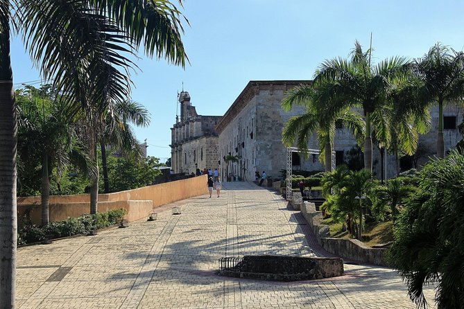 Santo Domingo - Meeting at 7:00 am and the Reality of Shared-Bus Timing