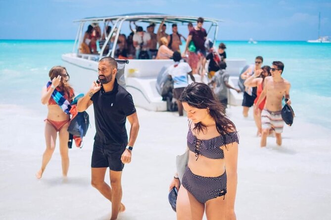 Saona Island Tour From Punta Cana - Isla Catalina beach time: 3 hours to eat and relax