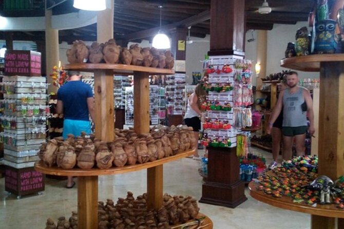 Shopping Tour In Don Lucas Cigar Factory, Rum tasting, Cocoa factory, Souvenirs - Language, comfort, and the heat: small things that make a big difference