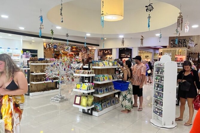 Shopping Tour Punta Cana Larimar Chocolate Cigar Factory souvenir - How the “get a box” approach works for value