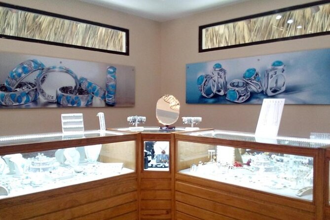 Shopping Tour Punta Cana with private transportation - Mundo Autentico: what you will actually see and sample