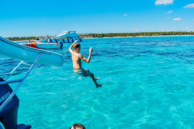 Small Group Snorkeling Cruise with Open Bar and Light Snacks - Key highlights at a glance