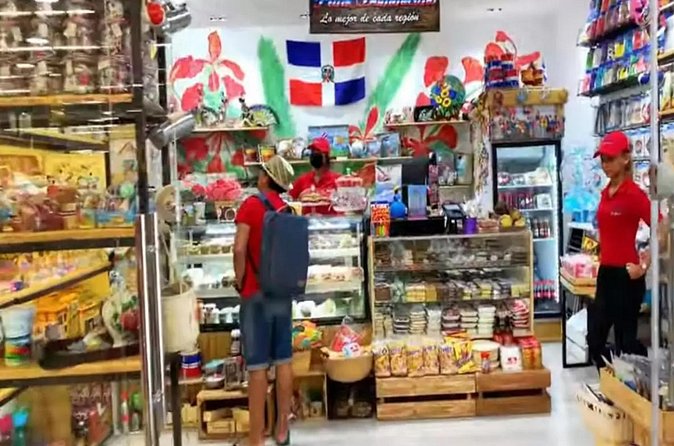 Tour of Souvenirs, Shopping in Punta Cana with Transportation Included - What the shopping experience feels like