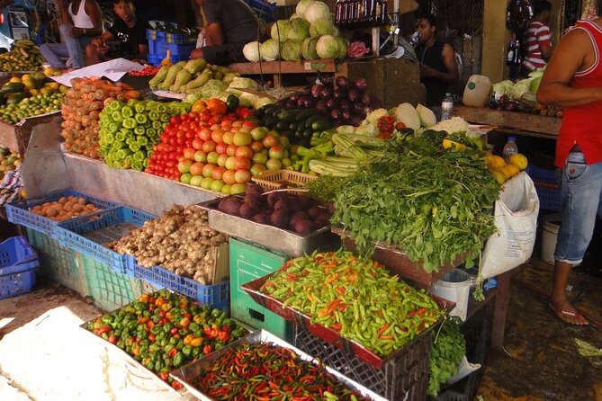 Tropical Escape Tour - Central Market Walk: Fresh Food Cues You Can Actually Use