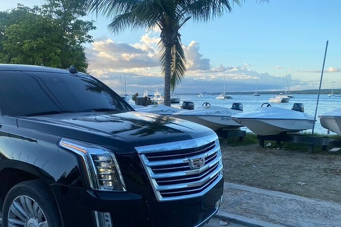 Vip Cadillac transportation in Punta Cana-BAVARO ROUNDTRIP - More than a transfer: using the driver for sights, food, and shopping